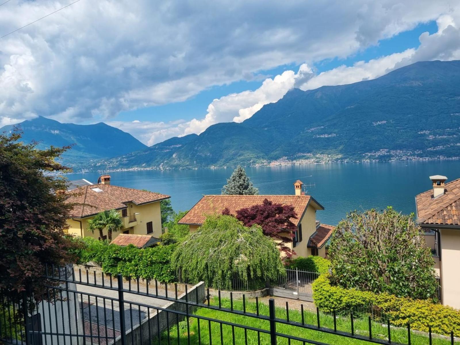 Apartment With Garden And Terrace Beautiful Lake View Беллано Экстерьер фото